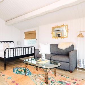 Deluxe Queen Suite