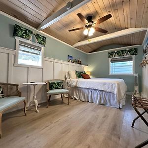 Palm Paradise Retreat