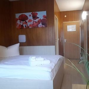 Budget King Room