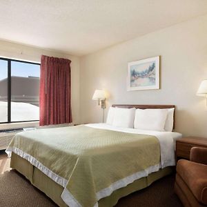 Days Inn By Wyndham Eagle River