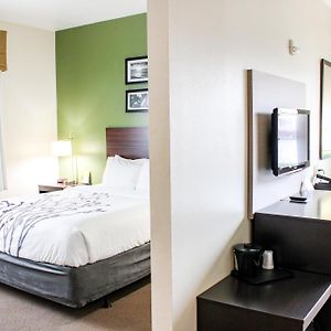 Queen Suite Mobility accessible