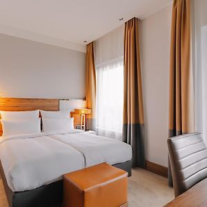 Medium King Room