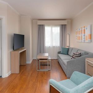 One-Bedroom King Suite