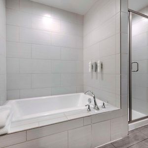One-Bedroom King Suite