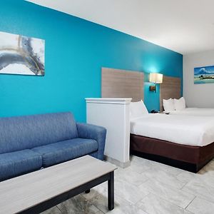 Deluxe First Floor Queen Suite