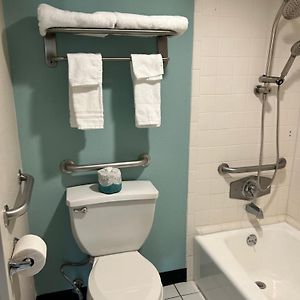 Queen Room Mobility accessible