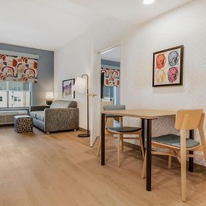 One-Bedroom King Suite Mobility accessible