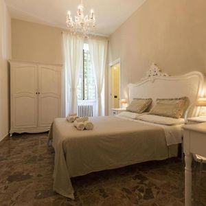 Deluxe Three-Bedroom Apartment