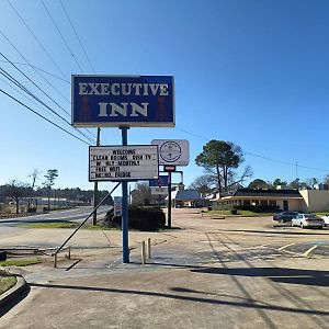 Executive Inn By Oyo Kilgore North