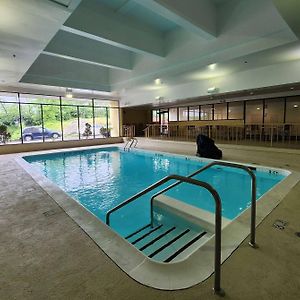 La Quinta By Wyndham Stamford / New York City