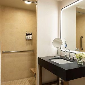 King Room Mobility accessible