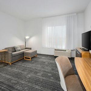 One-Bedroom Queen Suite
