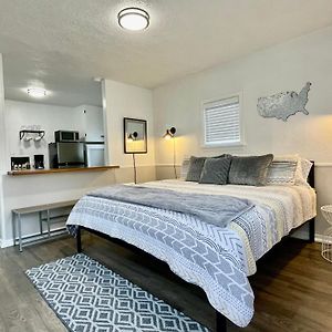 Cozy Downtown Studio Cottage - Twin Falls