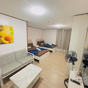 Deluxe Queen Studio