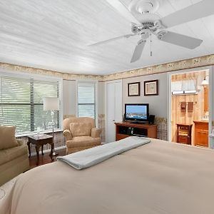 Deluxe King Studio