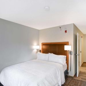 Queen Room Mobility or hearing accessible