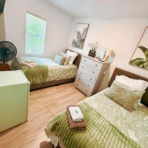 Deluxe Room In Best Location Miami In A 2 Bedrooms Unit - Parking, Laundry And Luggage Storage