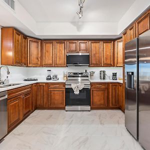 Deluxe Two-Bedroom Apartment