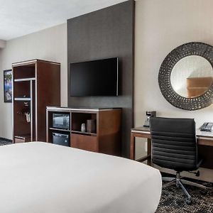 Deluxe  Top floor Queen Room Hearing accessible
