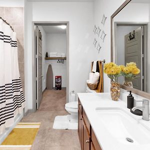 Deluxe One-Bedroom Apartment City View