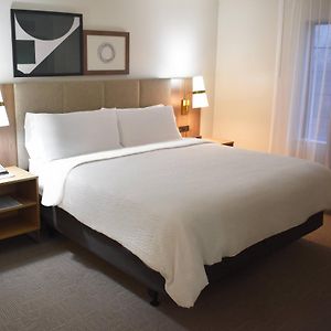 One-Bedroom Queen Suite