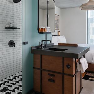 Corner King Room