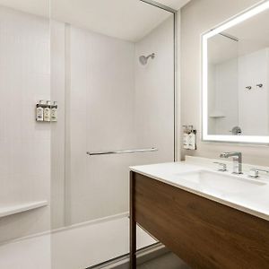 One-Bedroom King Suite