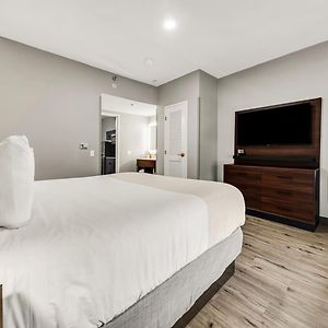 One-Bedroom King Suite