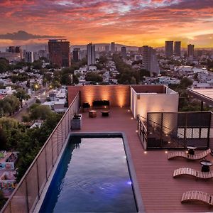 Loft In The Heart Of Americana, Have An Artsy Stay