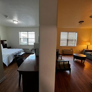 Deluxe King Suite