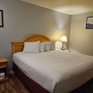 Captain'S Inn And Suites