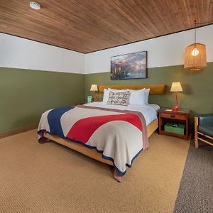 Station House Inn South Lake Tahoe, By Oliver