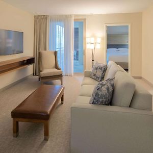Queen Suite Mobility accessible