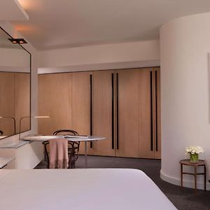 Corner King Room