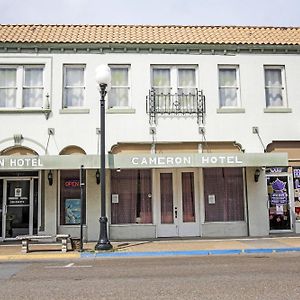 Oyo Historic Cameron Hotel Brownsville I-69E