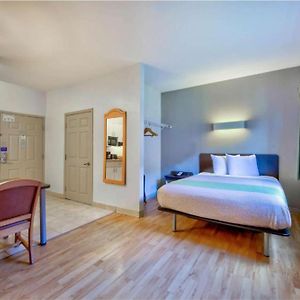 Queen Room Mobility accessible