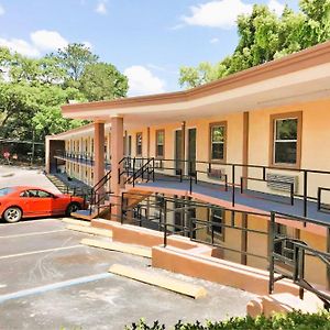 Oyo Hotel Tallahassee Downtown
