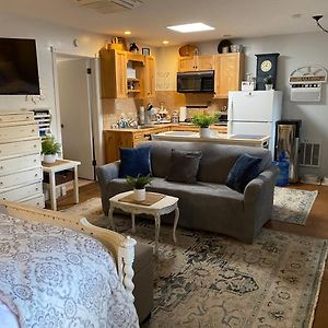 Dragonfly Cottage - Wend'Y Place Off Page Spring