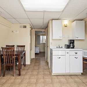 Standard Queen Suite