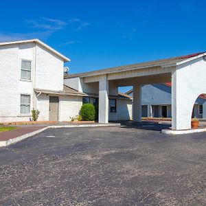 Studio Inn Extended Stay Oklahoma City Airport By Oyo