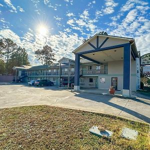 Garden Inn & Suites