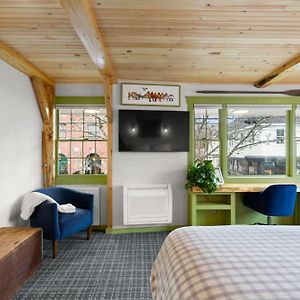 Deluxe King Suite