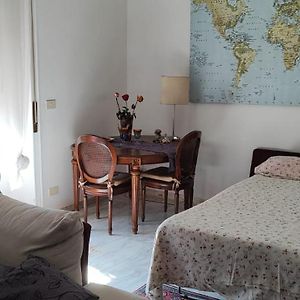 Connecting Room