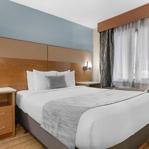 One-Bedroom Queen Room