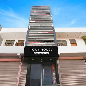 Super Townhouse Jagatpura Downtown