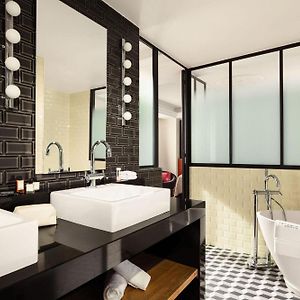 Eiffel King Suite