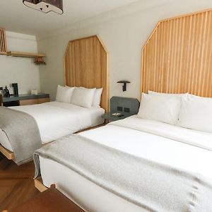 Standard Queen Suite