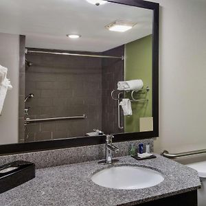 Queen Room Mobility accessible