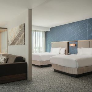Corner Queen Suite
