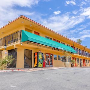 Hotel Avenida - Oceanside Camp Pendleton